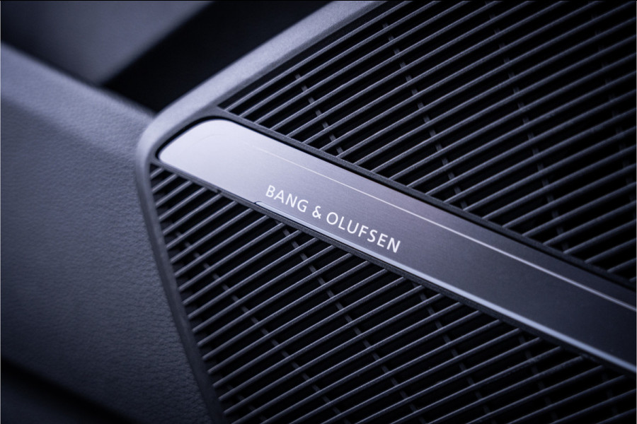 Audi Q5 Sportback 50 TFSI e S edition - Panorama | RS Seats | Luchtvering | B&O | Elek. Trekhaak | 360 Camera