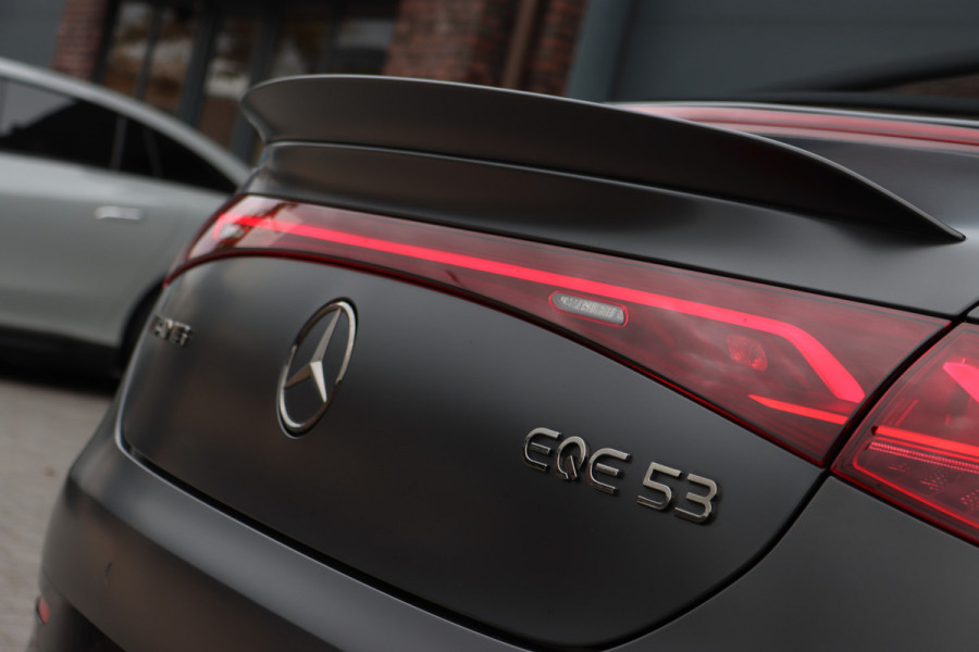Mercedes-Benz EQE AMG 53 4MATIC+ 90 kWh | 72500,- Ex | MBUX Hyperscreen | Airmatic | Achterasbesturing | Distronic+ | Massage | Memory | Burmester | Stoelventilatie | HUD | Digital Light | Warmtepomp | Surround Camera |