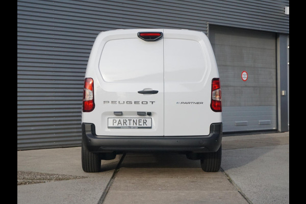 Peugeot e-Partner L2 50 kWh | 8 jaar garantie | Navigatie incl. Apple Carplay | camera's | parkeersensoren voor & achter | dodehoek detectie | Comfort stoel | rijklaarprijs