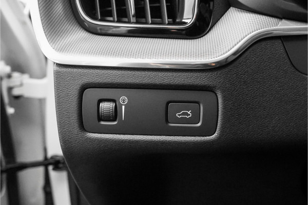 Volvo XC60 2.0 B4 Inscription R-Design Luchtvering ACC Trekhaak