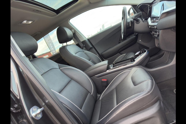 Kia e-Niro ExecutiveLine 64 kWh Automaat | Stoelverkoeling & Verwarming | Camera | Cruise | Leder | Sensoren |