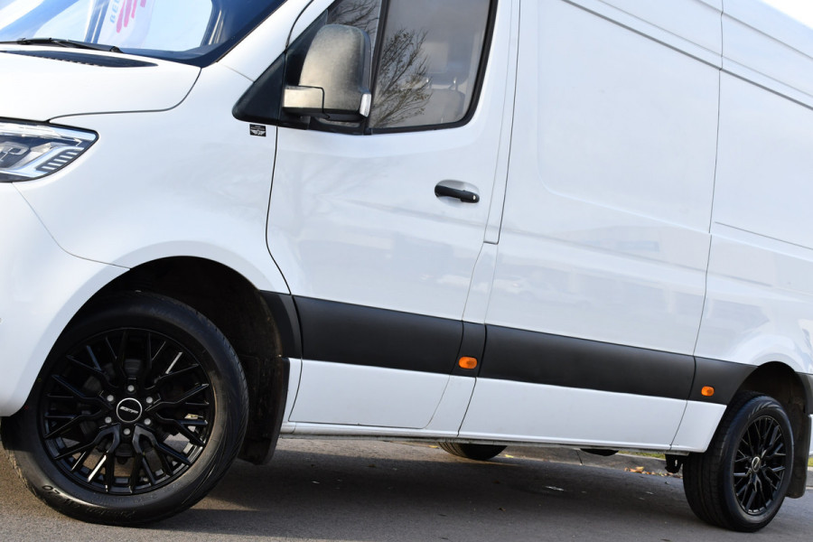 Mercedes-Benz Sprinter 319 1.9 CDI L2H2 RWD AMG Edition Camera, Cruise, Carplay, 190pk, Automaat, Multimedia, LED, Stoelverwarming, Standkachel, Uniek!