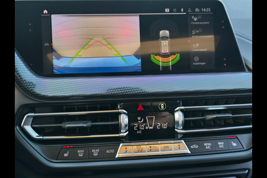 BMW 1-serie 118i M Line / AUT / NAP / Navi / Camera / M Interieur / Cruise Control / Open Panoramadak / Led / Pdc / 19 Inch