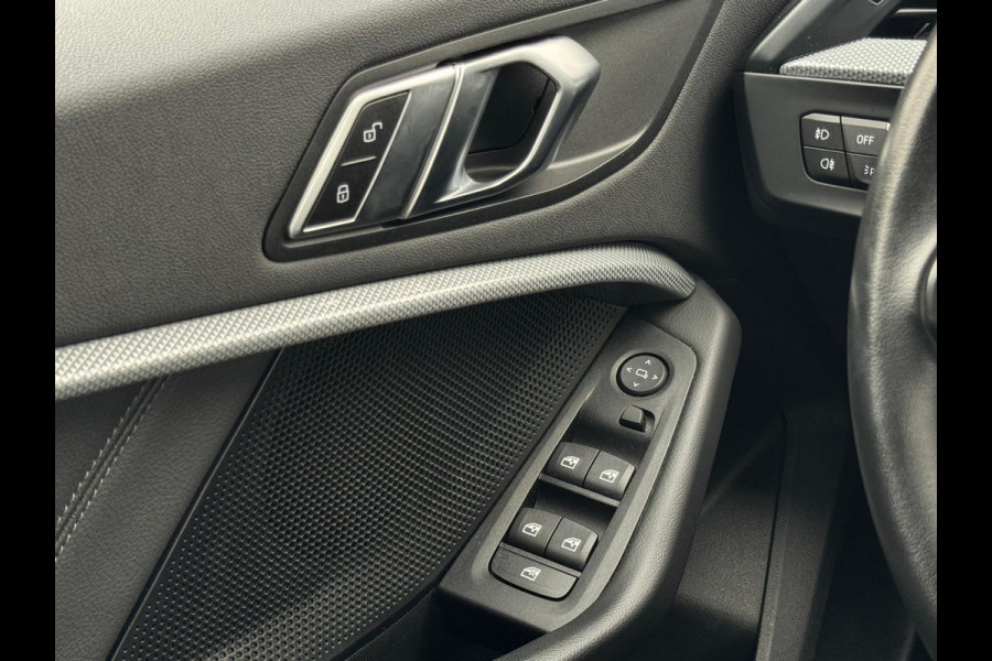 BMW 1-serie 118i High Executive Edition Sport line, digidash, stoelverwarming, 1 e eigenaar, NL auto met nationale auto pas ,