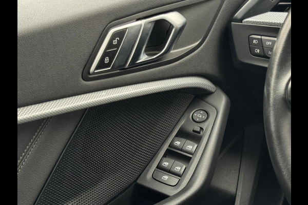 BMW 1-serie 118i High Executive Edition Sport line, digidash, stoelverwarming, 1 e eigenaar, NL auto met nationale auto pas ,