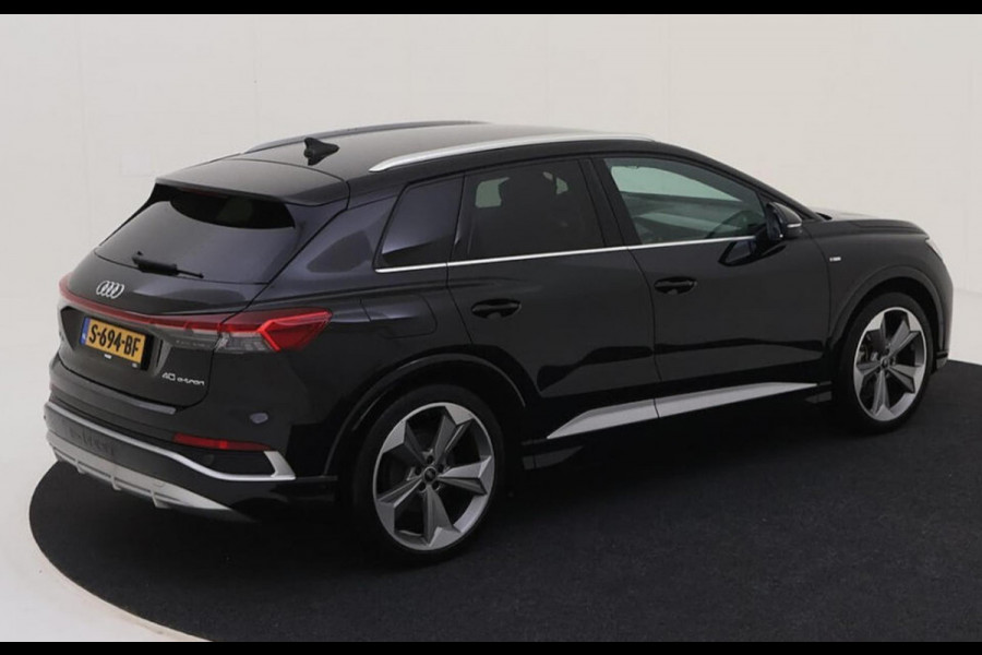 Audi Q4 e-tron 40 S 204 pk edition 77 kWh, 1 e eigenaar, 2 X S line, 21 inch, elect.bed. trekhaak, NL auto met nationale auto pas