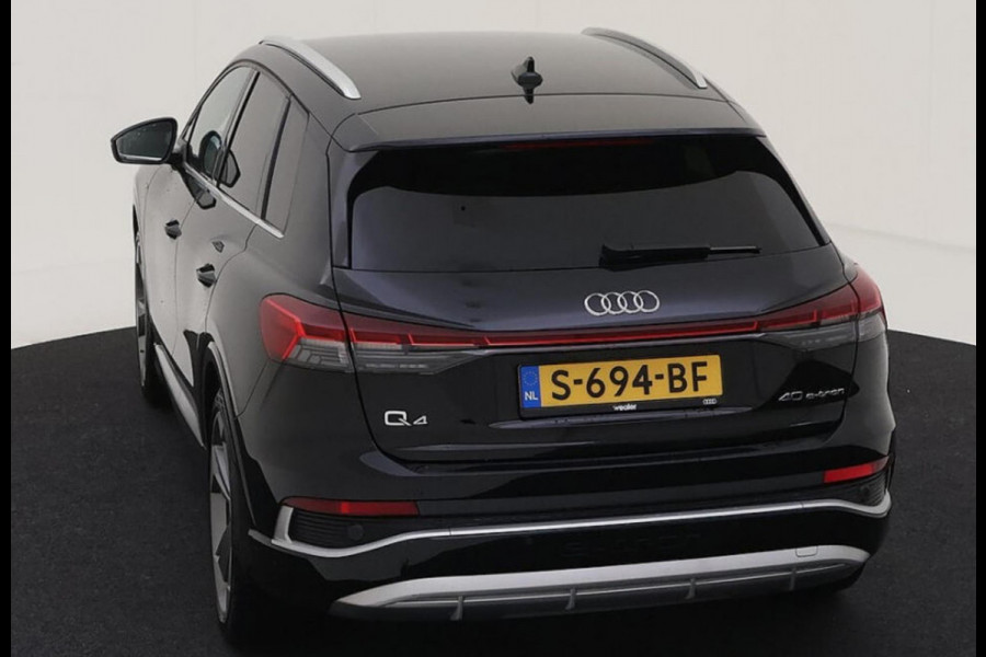 Audi Q4 e-tron 40 S 204 pk edition 77 kWh, 1 e eigenaar, 2 X S line, 21 inch, elect.bed. trekhaak, NL auto met nationale auto pas