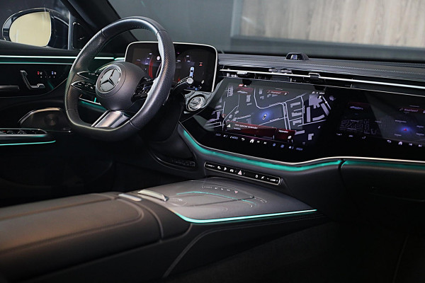 Mercedes-Benz E-Klasse 400 e 4MATIC AMG 53 Look / Hyperscreen / Massage / Burmester / Head Up / 360 Camera / Leder / Pano / 20 Inc