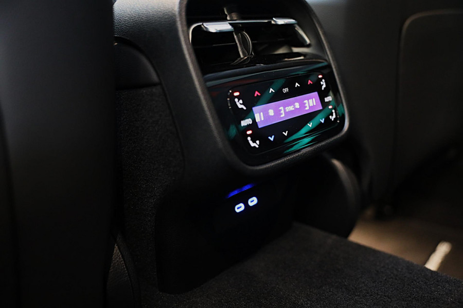 Mercedes-Benz E-Klasse 400 e 4MATIC AMG 53 Look / Hyperscreen / Massage / Burmester / Head Up / 360 Camera / Leder / Pano / 20 Inc