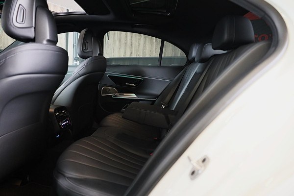 Mercedes-Benz E-Klasse 400 e 4MATIC AMG 53 Look / Hyperscreen / Massage / Burmester / Head Up / 360 Camera / Leder / Pano / 20 Inc