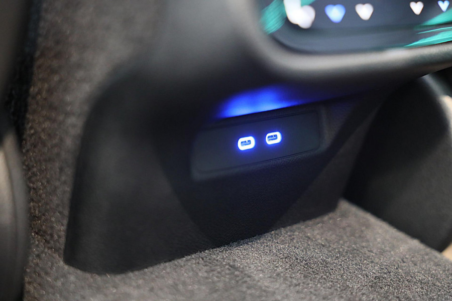 Mercedes-Benz E-Klasse 400 e 4MATIC AMG 53 Look / Hyperscreen / Massage / Burmester / Head Up / 360 Camera / Leder / Pano / 20 Inc