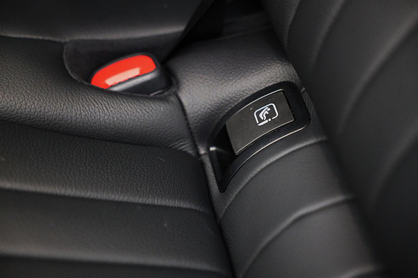 Mercedes-Benz E-Klasse 400 e 4MATIC AMG 53 Look / Hyperscreen / Massage / Burmester / Head Up / 360 Camera / Leder / Pano / 20 Inc