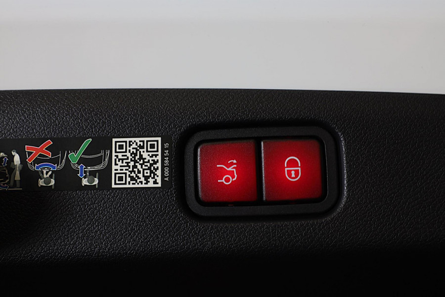 Mercedes-Benz E-Klasse 400 e 4MATIC AMG 53 Look / Hyperscreen / Massage / Burmester / Head Up / 360 Camera / Leder / Pano / 20 Inc