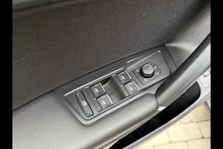 Volkswagen Tiguan Allspace 1.5 TSI R-line 7-persoons Automaat | Panoramadak | DCC Mode Selection | Stoelverwarming | LED verlichting | Spiegels elektrisch