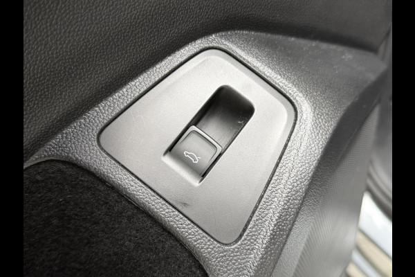 Volkswagen Tiguan Allspace 1.5 TSI R-line 7-persoons Automaat | Panoramadak | DCC Mode Selection | Stoelverwarming | LED verlichting | Spiegels elektrisch