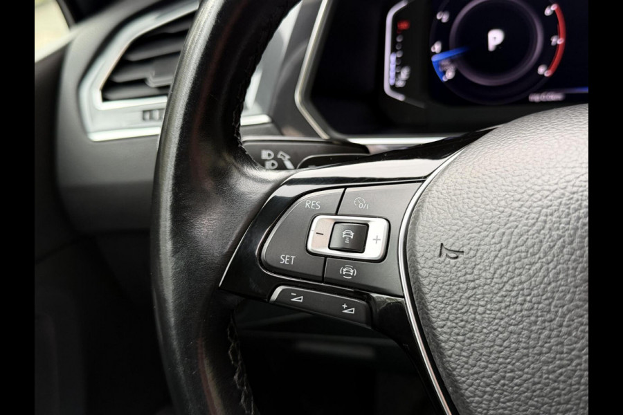 Volkswagen Tiguan Allspace 1.5 TSI R-line 7-persoons Automaat | Panoramadak | DCC Mode Selection | Stoelverwarming | LED verlichting | Spiegels elektrisch