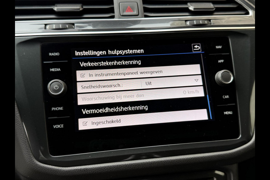 Volkswagen Tiguan Allspace 1.5 TSI R-line 7-persoons Automaat | Panoramadak | DCC Mode Selection | Stoelverwarming | LED verlichting | Spiegels elektrisch