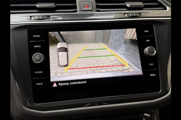Volkswagen Tiguan Allspace 1.5 TSI R-line 7-persoons Automaat | Panoramadak | DCC Mode Selection | Stoelverwarming | LED verlichting | Spiegels elektrisch