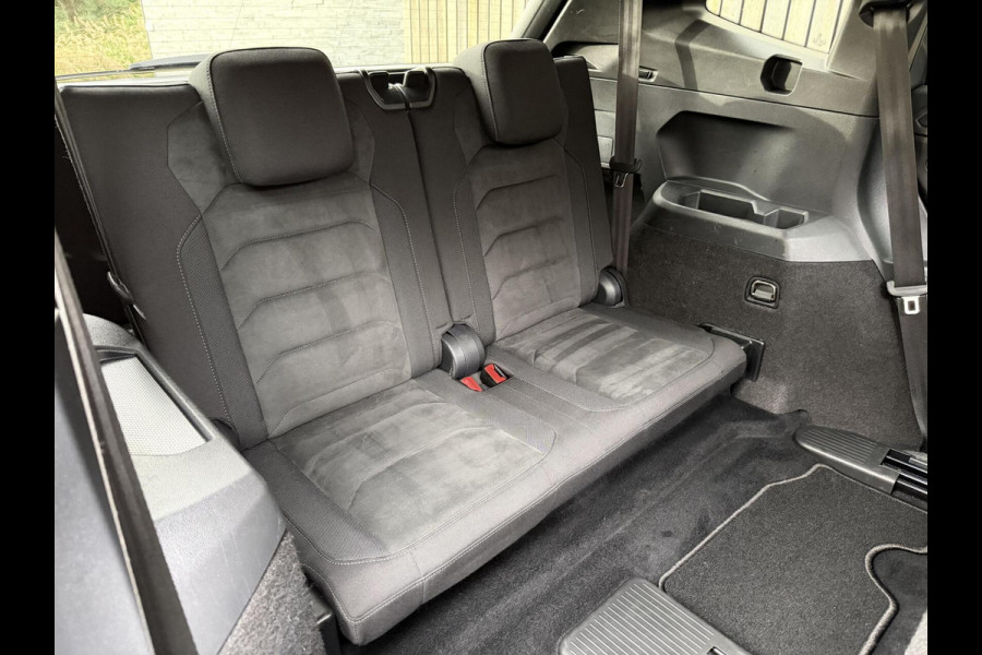 Volkswagen Tiguan Allspace 1.5 TSI R-line 7-persoons Automaat | Panoramadak | DCC Mode Selection | Stoelverwarming | LED verlichting | Spiegels elektrisch