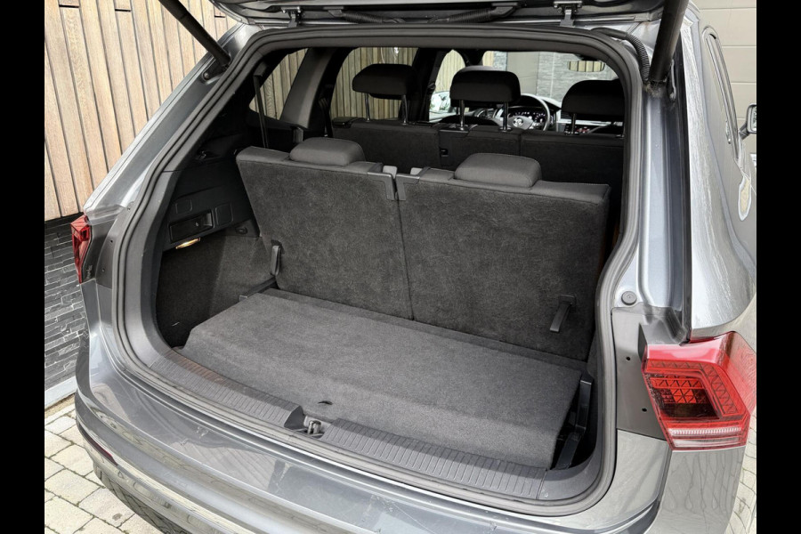 Volkswagen Tiguan Allspace 1.5 TSI R-line 7-persoons Automaat | Panoramadak | DCC Mode Selection | Stoelverwarming | LED verlichting | Spiegels elektrisch