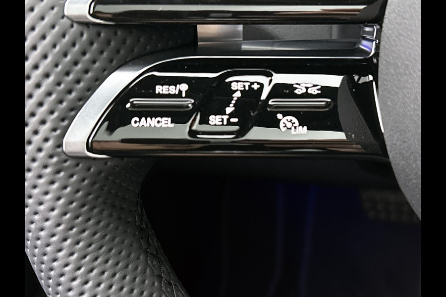 Mercedes-Benz GLC 300e 4MATIC Sport Edition | Premium pakket | Nightpakket | Treeplanken | Trekhaak | Smartphone integratie | Augmented Reality navigatie | 360°-camera | DIGITAL LIGHT | Memorypakket |