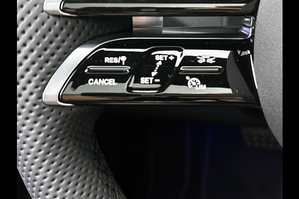 Mercedes-Benz GLC 300e 4MATIC Sport Edition | Premium pakket | Nightpakket | Treeplanken | Trekhaak | Smartphone integratie | Augmented Reality navigatie | 360°-camera | DIGITAL LIGHT | Memorypakket |