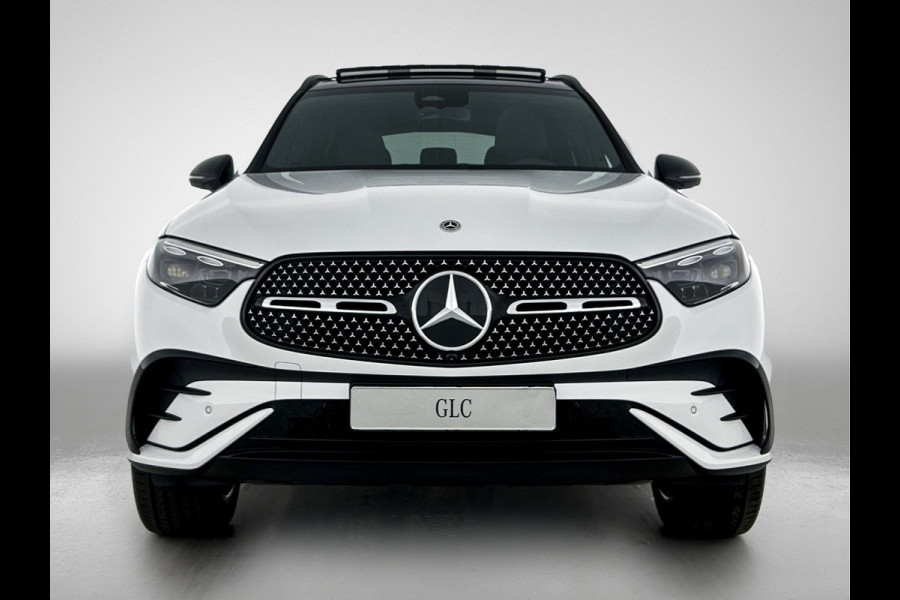 Mercedes-Benz GLC 300e 4MATIC Sport Edition | Premium pakket | Nightpakket | Treeplanken | Trekhaak | Smartphone integratie | Augmented Reality navigatie | 360°-camera | DIGITAL LIGHT | Memorypakket |