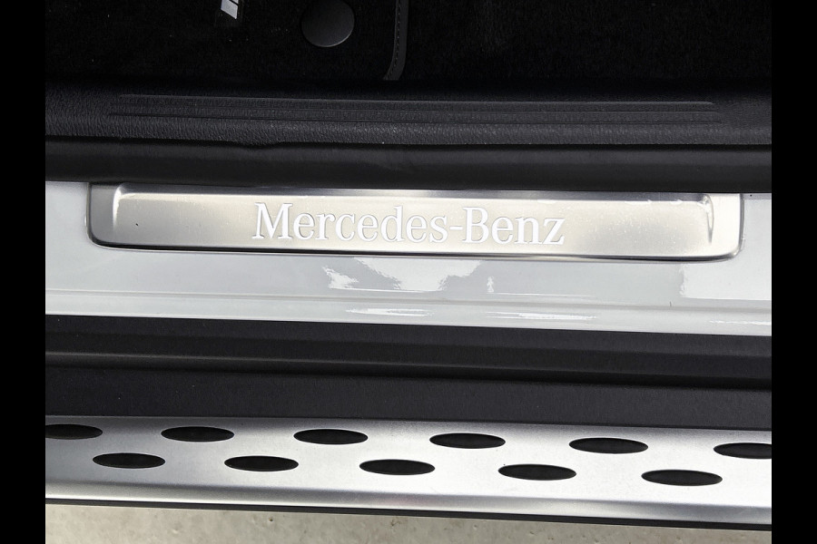 Mercedes-Benz GLC 300e 4MATIC Sport Edition | Premium pakket | Nightpakket | Treeplanken | Trekhaak | Smartphone integratie | Augmented Reality navigatie | 360°-camera | DIGITAL LIGHT | Memorypakket |