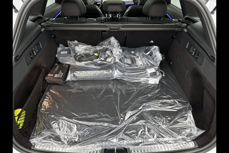 Mercedes-Benz GLC 300e 4MATIC Sport Edition | Premium pakket | Nightpakket | Treeplanken | Trekhaak | Smartphone integratie | Augmented Reality navigatie | 360°-camera | DIGITAL LIGHT | Memorypakket |
