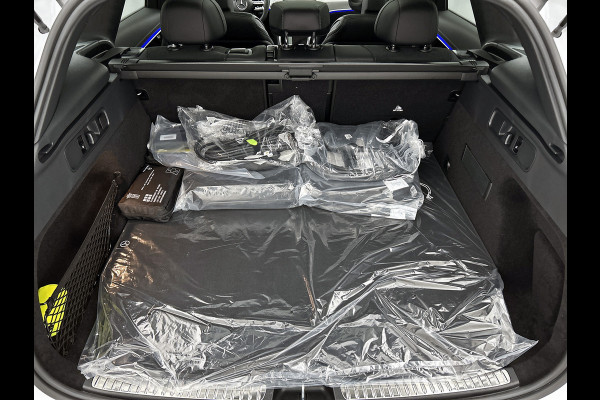 Mercedes-Benz GLC 300e 4MATIC Sport Edition | Premium pakket | Nightpakket | Treeplanken | Trekhaak | Smartphone integratie | Augmented Reality navigatie | 360°-camera | DIGITAL LIGHT | Memorypakket |