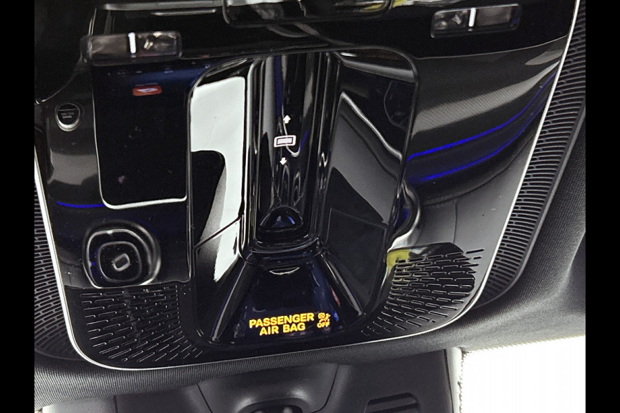 Mercedes-Benz GLC 300e 4MATIC Sport Edition | Premium pakket | Nightpakket | Treeplanken | Trekhaak | Smartphone integratie | Augmented Reality navigatie | 360°-camera | DIGITAL LIGHT | Memorypakket |