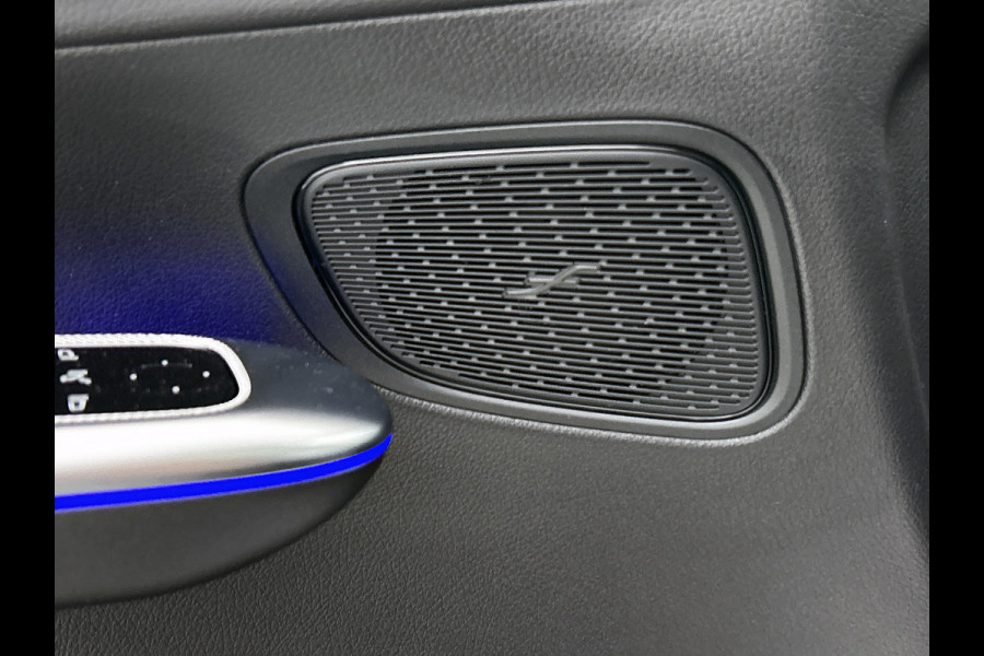 Mercedes-Benz GLC 300e 4MATIC Sport Edition | Premium pakket | Nightpakket | Treeplanken | Trekhaak | Smartphone integratie | Augmented Reality navigatie | 360°-camera | DIGITAL LIGHT | Memorypakket |