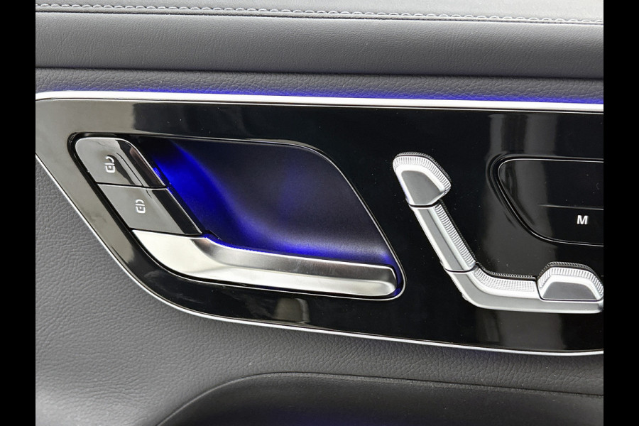 Mercedes-Benz GLC 300e 4MATIC Sport Edition | Premium pakket | Nightpakket | Treeplanken | Trekhaak | Smartphone integratie | Augmented Reality navigatie | 360°-camera | DIGITAL LIGHT | Memorypakket |