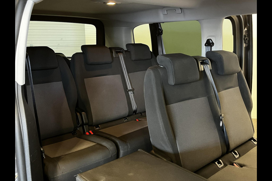 Toyota PROACE Electric Shuttle Long Extra Range Cool 75 kWh 9 pers. Navigatie Apple Carplay/Android Auto Parkeersensoren Cruise Control Lichtmetalen velgen Getinte ramen Airco