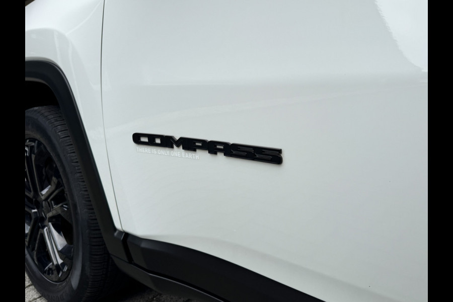 Jeep Compass 4xe 240 Plug-in Hybrid Electric Upland | Carplay/Android | Camera | Cruise control | Winter pack