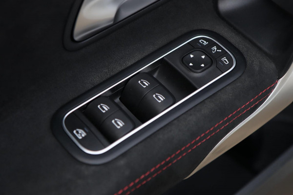 Mercedes-Benz A-Klasse 250 AMG / PANODAK / MEMORY / BURMESTER / DEALER SERVICE