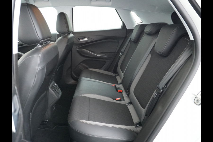 Opel Grandland X T131PK Apple Carplay Android Auto AGR-Comfortstoel Camera Navi Ecc Cruise Control Pdc DAB+ Regen-Lichtsensor Lane Assist Led Verkeersbord detectie Bluetooth Privacy Glas Lmv 17" Elegance 1e Eigenaar Origineel Nederlandse auto Euro 6