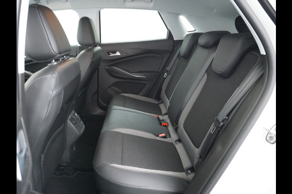 Opel Grandland X T131PK Apple Carplay Android Auto AGR-Comfortstoel Camera Navi Ecc Cruise Control Pdc DAB+ Regen-Lichtsensor Lane Assist Led Verkeersbord detectie Bluetooth Privacy Glas Lmv 17" Elegance 1e Eigenaar Origineel Nederlandse auto Euro 6