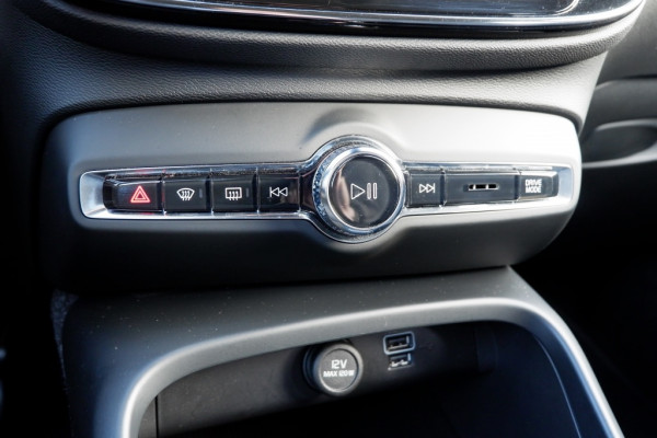 Volvo XC40 1.5 T2 Business Pro / INCL. 12 mnd BOVAG / Semi elektrische trek