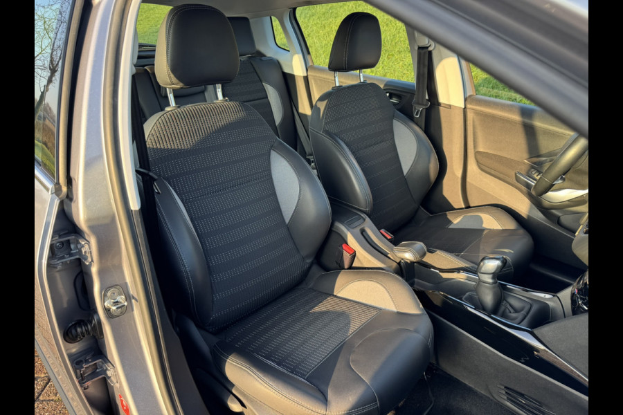 Peugeot 2008 1.2 PureTech Allure Navi | Apple Carplay | Camera | 16'' LMV