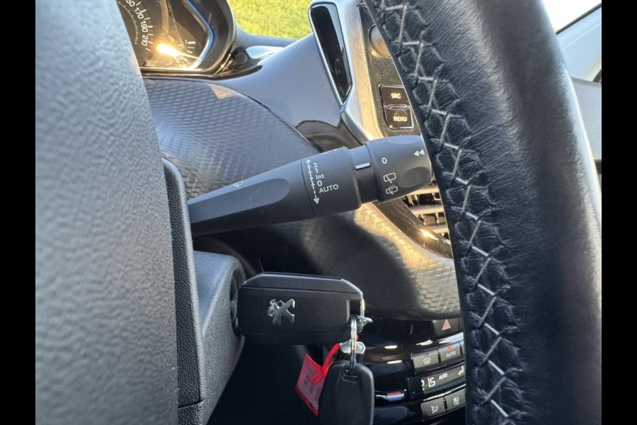 Peugeot 2008 1.2 PureTech Allure Navi | Apple Carplay | Camera | 16'' LMV