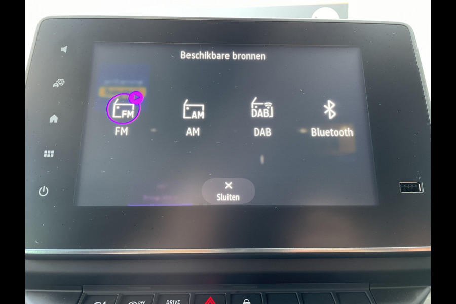 Renault Trafic Life 150pk L2 9-Persoons(Trekhaak - Camera - Keyless Entry - Navigatie - Airco - Apple Carplay)