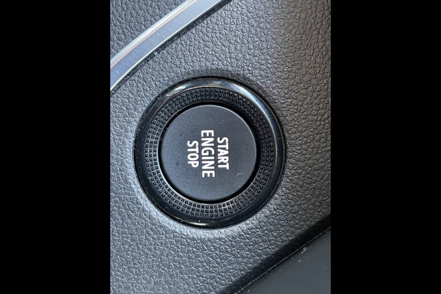 Renault Trafic Life 150pk L2 9-Persoons(Trekhaak - Camera - Keyless Entry - Navigatie - Airco - Apple Carplay)