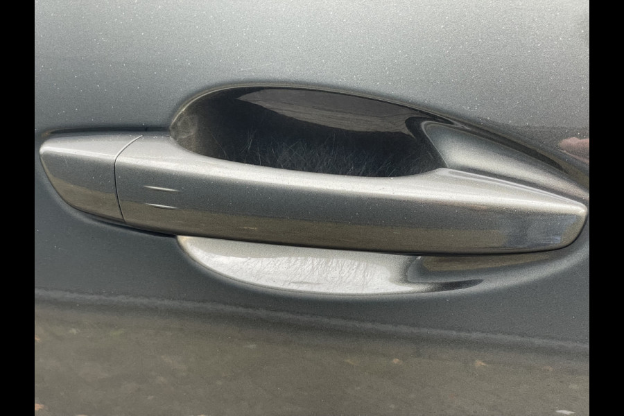 Peugeot 5008 130pk Road Trip (Elektrisch Schuifdak - Elektrische klep - Keyless Entry - Camera - Apple Carplay - Navigatie - Automatische Air