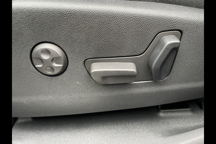 Peugeot 3008 225pk HYbrid GT Pack (Elektrisch schuifdak - Leder incl verwarming/massage/ geheugen - Focal Electra - NightVision - 360gr Camer