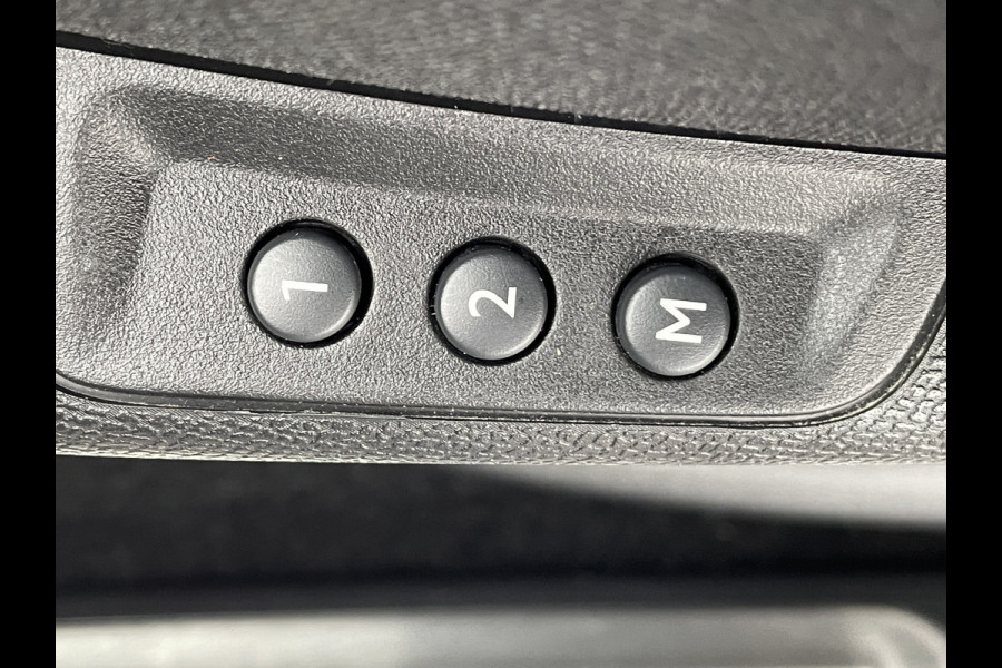 Peugeot 3008 225pk HYbrid GT Pack (Elektrisch schuifdak - Leder incl verwarming/massage/ geheugen - Focal Electra - NightVision - 360gr Camer