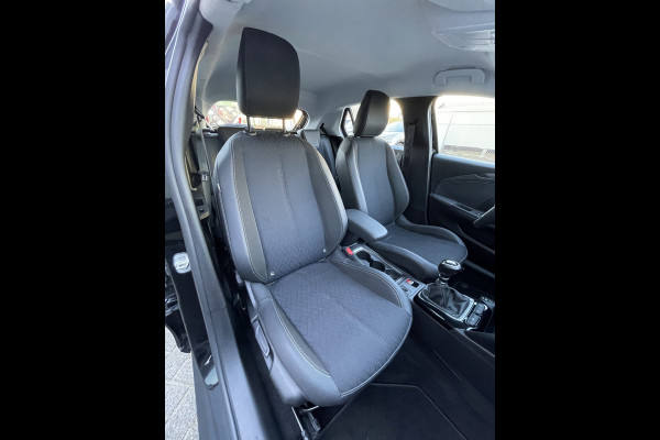 Opel Corsa 100pk Elegance (Camera - LED - Parkeersensoren V+A - Keyless - Navigatie - Dodehoekdetectie- Apple Carplay)