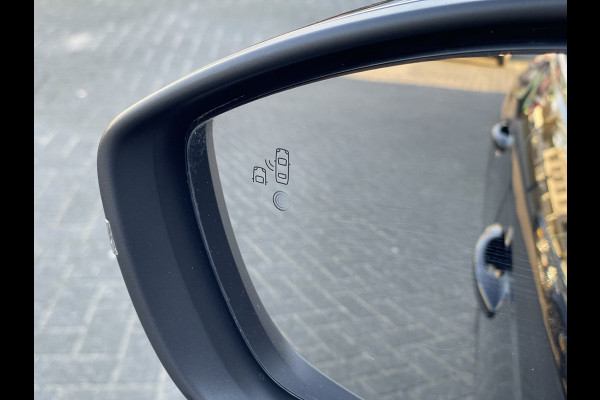 Opel Corsa 100pk Elegance (Camera - LED - Parkeersensoren V+A - Keyless - Navigatie - Dodehoekdetectie- Apple Carplay)