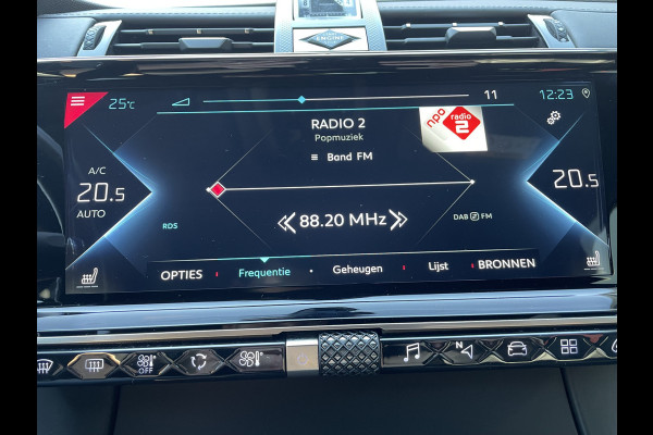 DS Ds 7 Crossback 300pk 4x4 Rivoli (Elektrisch Schuifdak - Leder incl verwarming/koeling/massage/geheugen - Trekhaak - Focal Electra - Elektrische