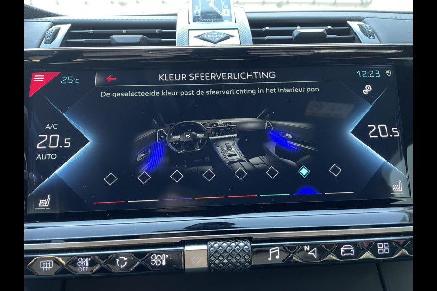 DS Ds 7 Crossback 300pk 4x4 Rivoli (Elektrisch Schuifdak - Leder incl verwarming/koeling/massage/geheugen - Trekhaak - Focal Electra - Elektrische